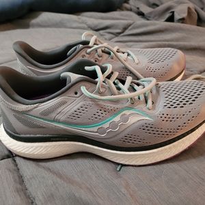Saucony Hurricane 23